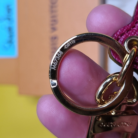 EUC LOUIS VUITTON ILLUSTRE MONOGRAM MULTI V CHARM - Picture 10 of 11